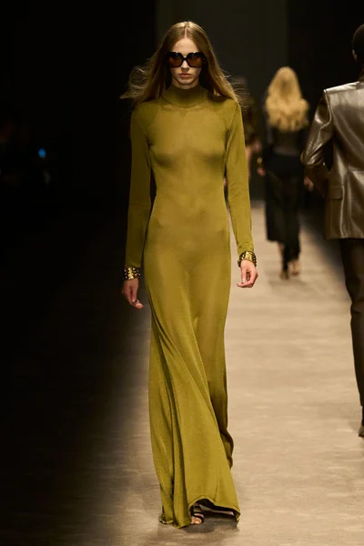 Look 14